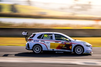 Buchan claims maiden TCR Australia win in Sydney Race 1