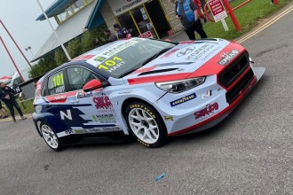 Max Hart takes second pole of the season at Castle Combe