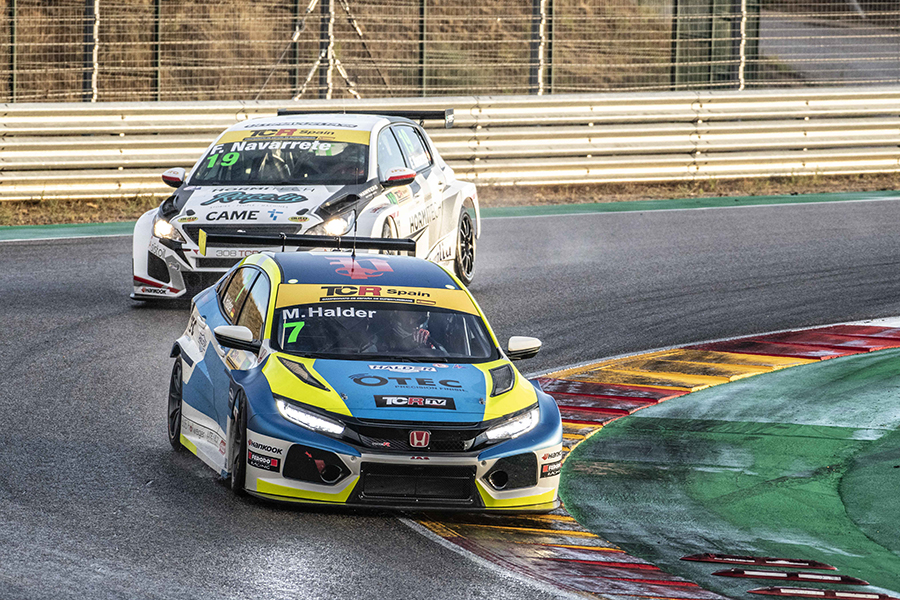 Hat trick of wins for Mike Halder in MotorLand Aragón