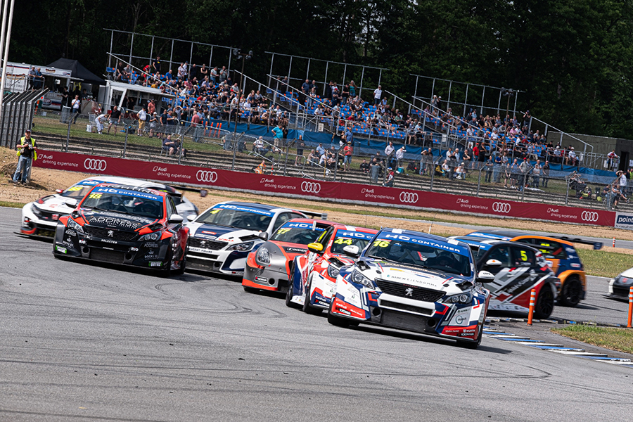 Magnussen defends TCR Denmark lead at Copenhagen