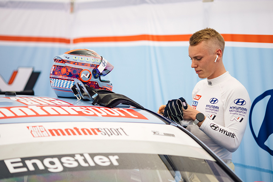 Luca Engstler tops a wet Qualifying at the Lauzitring