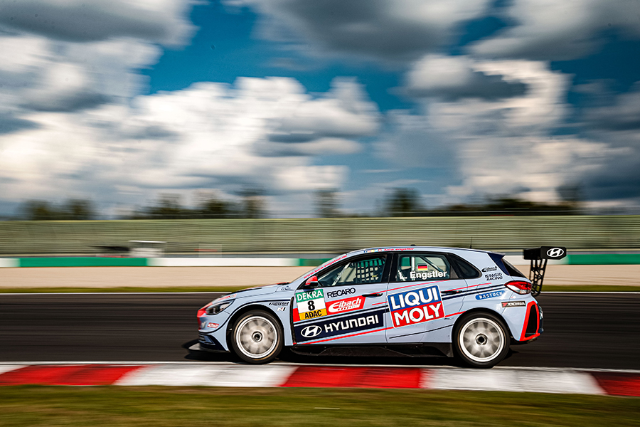 Luca Engstler leads a Hyundai quartet in Lausitzring’s Race 1