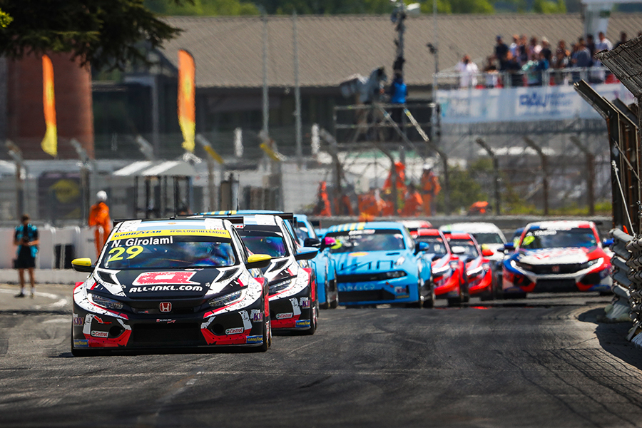 Girolami takes a comfortable win in WTCR season opener at Pau