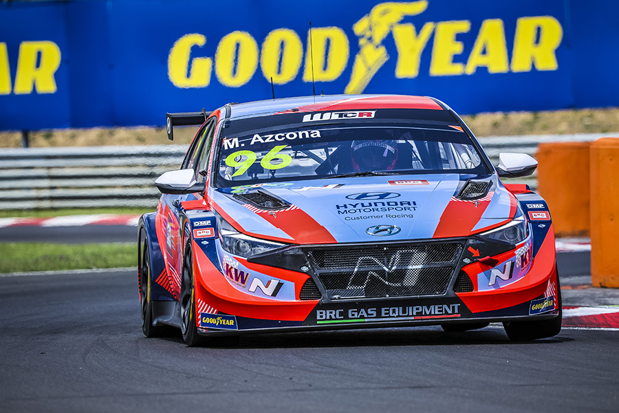 Azcona wins Hungaroring Race 1 and takes the points lead