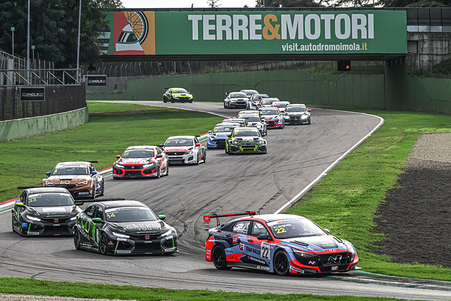 Victories in TCR Italy at Imola for Langeveld and Babuin