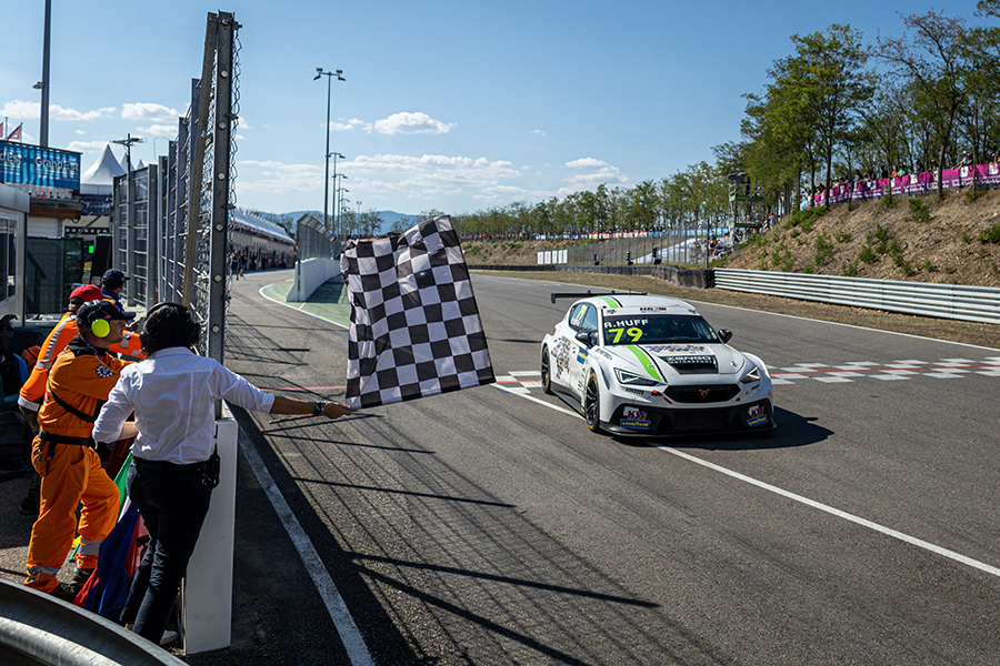 Rob Huff withdraws from WTCR event in Bahrain 