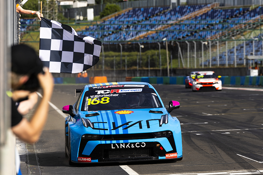 Ehrlacher converts his pole into a victory at the Hungaroring