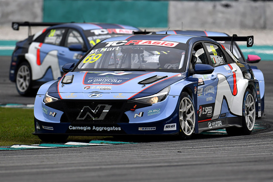 Max Hart takes an early lead in TCR Asia at Sepang