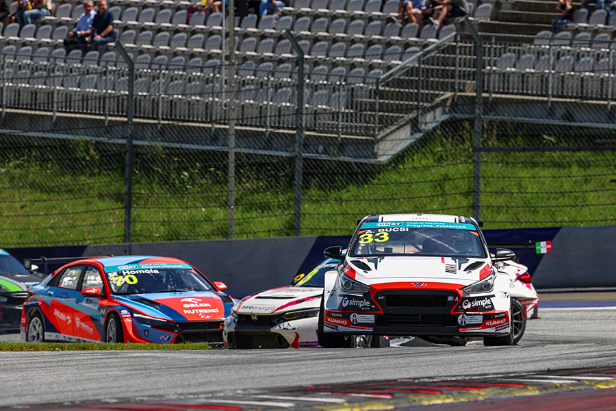 Homola and Bucsi encore victories in TCR Eastern Europe 