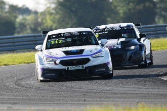 Adam Shepherd dominates the TCR UK field at Snetterton