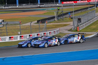 Hwang and Zhang share wins in TCR Asia at Buriram