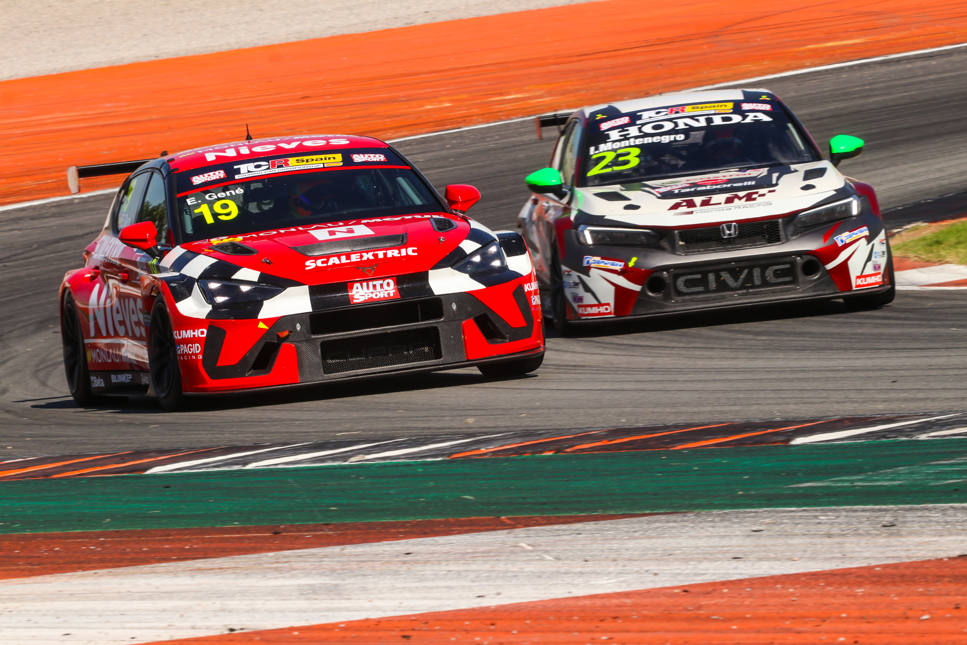 Montenegro wins one and loses one in TCR Spain at Valencia