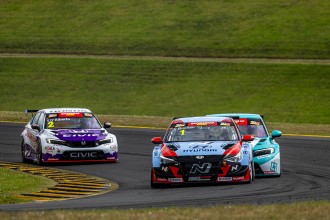 Buchan wins twice in Sydney and moves on top of the stadings