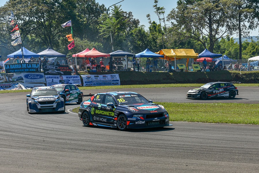 Pernía and Rosso share wins in TCR South America at Oberá