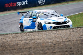 Guest stars join the Kumho FIA TCR World Tour in Valencia 