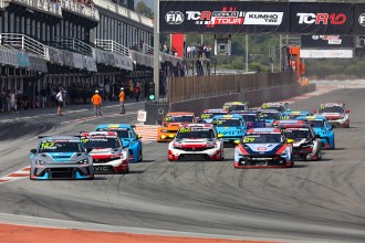 Néstor Girolami wins an action-packed second race in Valencia