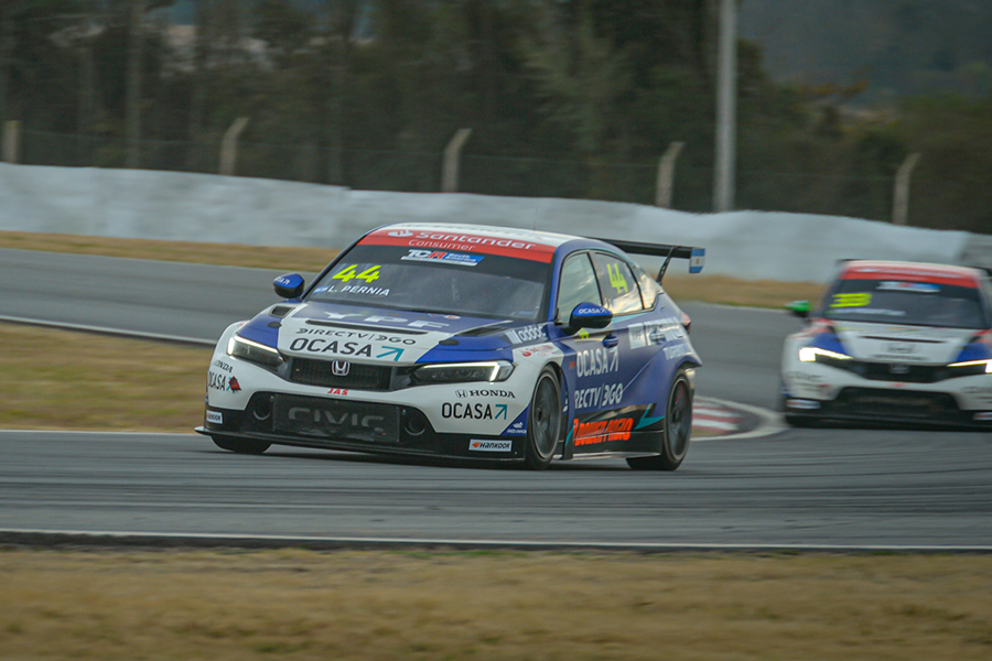 Leonel Pernía closes on the top ten after Mercedes victory