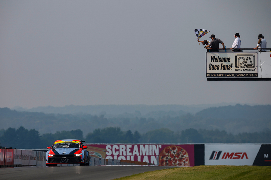 #33 Hyundai breaks through and #98 Hyundai breaks points tie