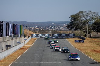 Tiago Pernía and Juan Ángel Rosso take lights-to-flag wins