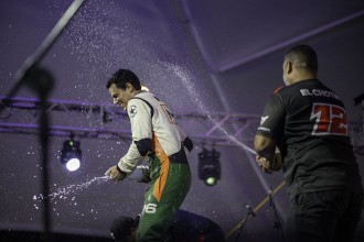 Valverde wins twice and closes in on TCR Panama title