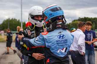 Kadklečik sends TCR Eastern Europe title fight down to the wire