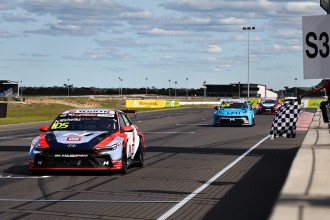 Michelisz inherits victory at The Bend thanks to Azcona’s penalty