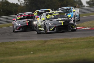 Steven and Sam Laidlaw join the TCR Europe grid in Barcelona