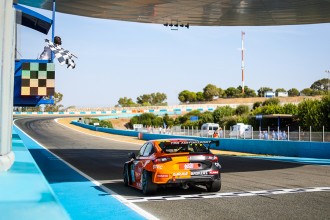 Halder is closer to TCR Spain title as he and Markussen win in Jerez